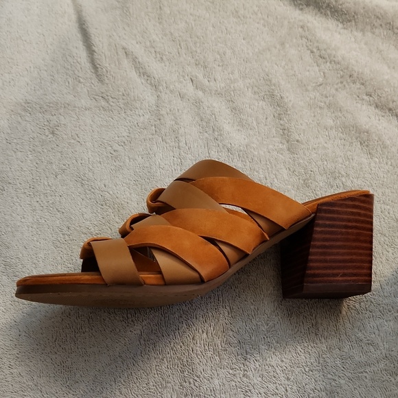 Shoes - Picture 4 of 4